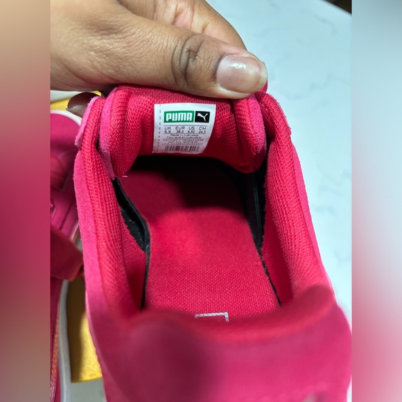 NWOT-Puma Suede Heart sneakers JR- Size 6.5👟 - Picture 3 of 12